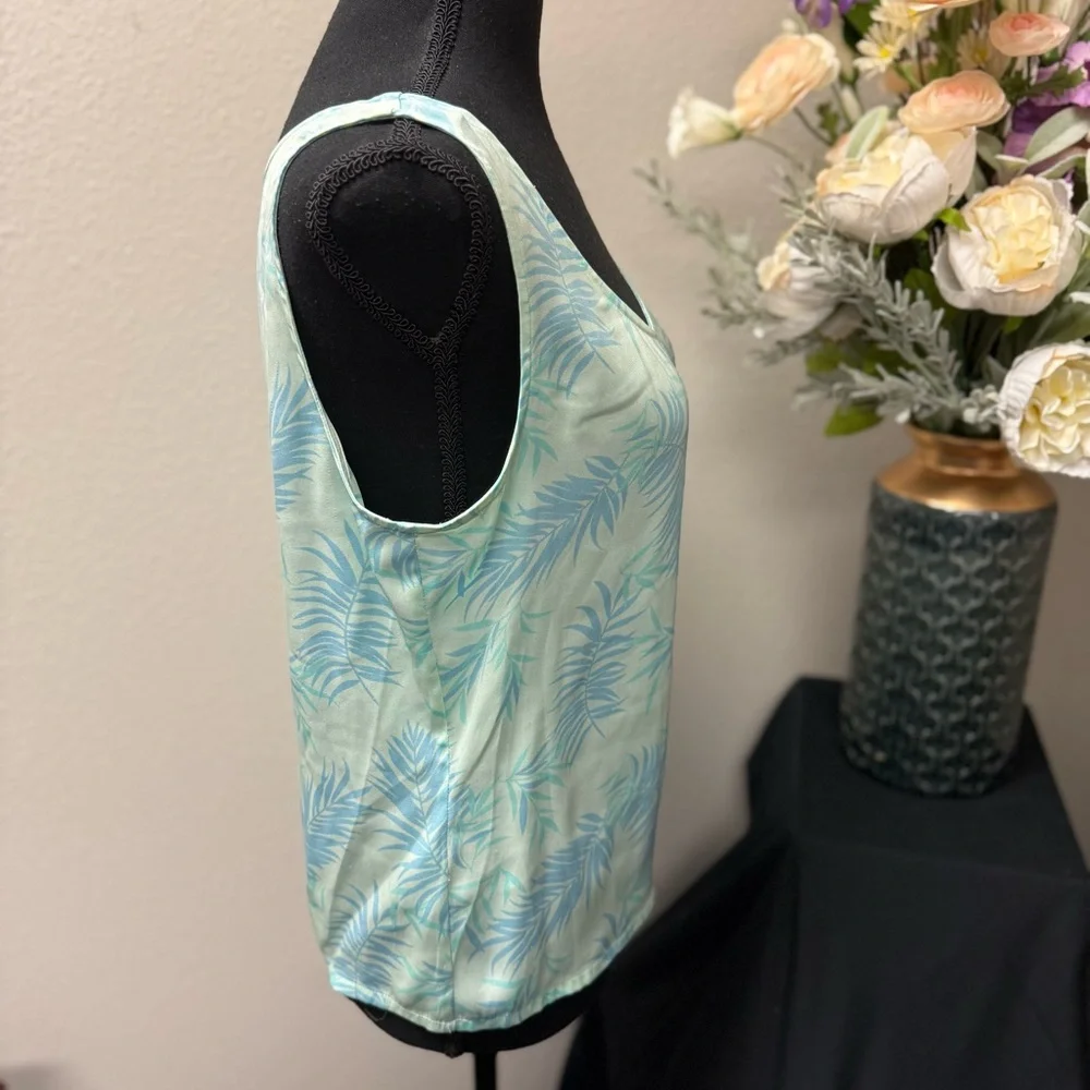 Tommy Bahama Silk Stretch Tank Top – Palm Print, Size Medium. 93% Silk - Picture 4 of 7